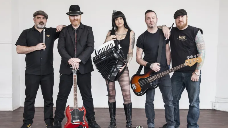 The Mahones - Deux Voix Une Capitale