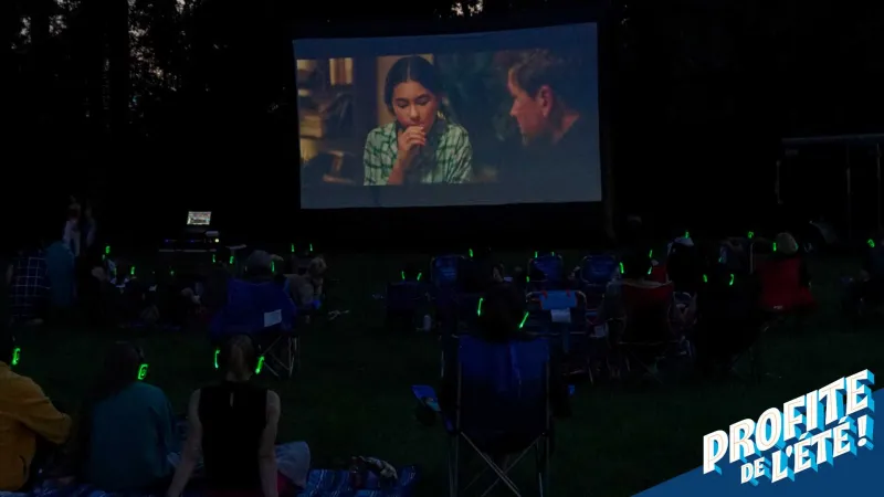 Cinéma en plein air avec casques d'écoute